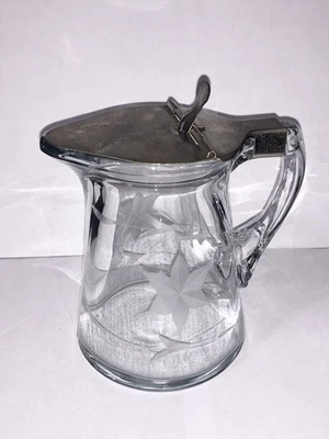Jarra de jarabe de vidrio transparente Heisey vintage flores grabadas tapa con bisagras de acero inoxidable 7 oz Foto 1 de 4