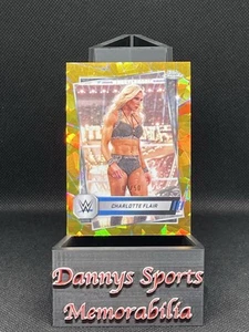 🔥 Charolette Flair 2025 Topps Cromo Zafiro WWE SmackDown Dorado /50 #123 🔥 - Imagen 1 de 2