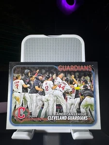 2024 Topps Series 2 - #439 Cleveland Guardians - Picture 1 of 2