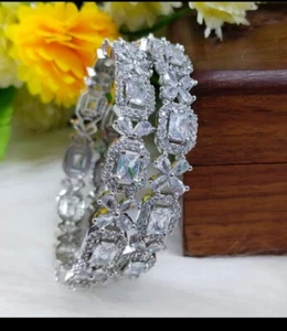 Eleganter American Diamond Armreifen im indischen Look mit Rhodinierung - Bild 1 von 9