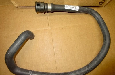 Manguera aire acondicionado izquierda Mopar 5104481AA 2003, 2004, 2005, 2006 Dodge Sprinter 2500, 3500 Foto 1 de 4