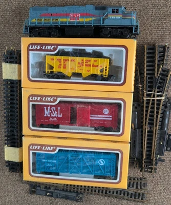 Life-Like Ho Loco GP38-2 SCL/L&N 6034 Diesel Family Lines System +Cars+Track - Image 1 of 4