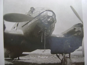 US-Foto: Beute He-111 Bomber, GI in Cockpit, Luftwaffe Kriegsende 45, Original ! - Bild 1 von 2