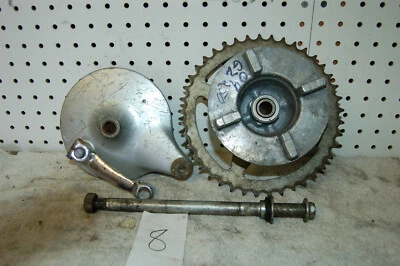 Suzuki GZ250 2009 buje de piñón, buje de freno y eje trasero Foto 1 de 4