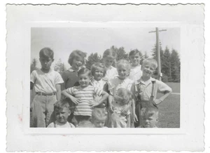 Lor of 2 Vintage 1947 Vernacular Snapshots Gathering of Children Posing - Picture 1 of 4