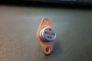 Motorola MC 1560R Positive Voltage Regulator 9 Pin Gold - Picture 1 of 2