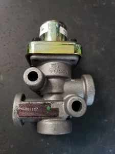BENDIX 065211 PR-3 PRESSURE PROTECTION VALVE (Opening Pressure: 92-98 psi) - Picture 1 of 5