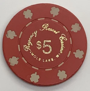 Ficha de casino Regency Resort Casino Mole Lake Wisconsin de $5 - Molde de trébol rojo - Imagen 1 de 4