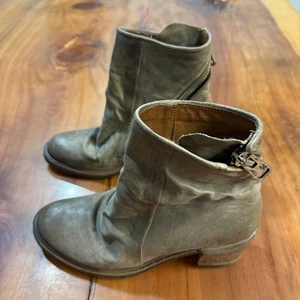 AS98 Jase Damen Stiefel 40 9 - 9,5 Reißverschluss Knöchel Leder Boho Blockabsatz  - Bild 1 von 9