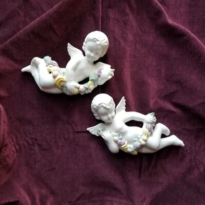 Vtg Cherubs Wall Hanging Pair Porcelain abt 7" Victorian Cottagecore Romantic - Picture 1 of 6