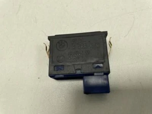 LAND ROVER RANGE ROVER HSE 2004 TAILGATE OPEN RELEASE BUTTON SWITCH FACTORY - Picture 1 of 8