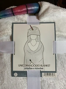 MANTA CON CAPUCHA UNICORNIO 50" X 60" NUEVA CON ETIQUETAS FELPA SUAVE Y ACOGEDORA BLANCA CON CUERNO BRILLANTE - Imagen 1 de 4