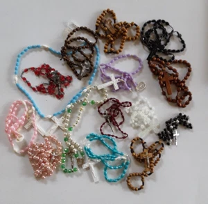 Lot of 15 Plastic and Wood Rosaries - Picture 1 of 3