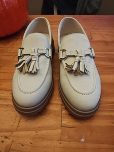 Serra Women’s loafers sz 6M cream lug sole with tassel slip on style NEW - Picture 1 of 14