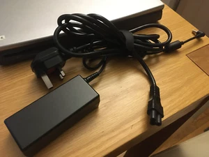 Power adapter charger Toshiba PA3467U-1ACA for Acer TravelMate 220 - Picture 1 of 3