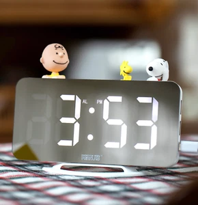 Snoopy LED Digital Alarm Desk Clock - Picture 1 of 12