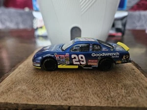 Kevin Harvick #29 2002 GM/Looney Tunes Rematch 1/64 NASCAR Diecast Action - Picture 1 of 4