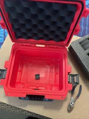 Estuche para reloj de buceo Invicta rojo (3 ranuras) duro/resistente portátil de viaje acolchado espuma Foto 1 de 4