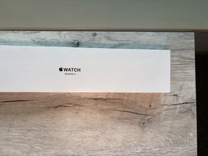 New Factory Sealed Apple Series 3 38mm Case Silver Aluminum Sport Band White GPS - Zdjęcie 1 z 4