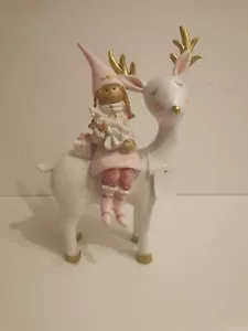 Mädchen auf Rentier-Weihnachten-Christmas-Deko-Weihnachtsdekpration - Bild 1 von 6