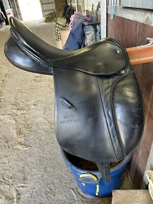 Sillín de doma Stubben Tristan 18” 28 cm Foto 1 de 4