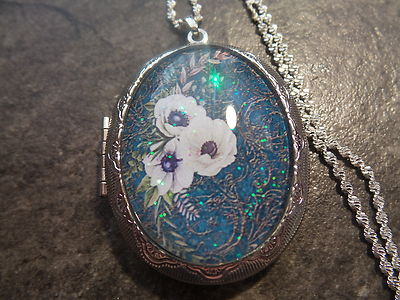 HANDMADE  LOCKET ANEMONE (BLUE)