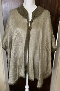 Women’s Faux Fur Cape Tan With Olive Green Trim One Size Estimate 2X Soft Shawl - Picture 1 of 5