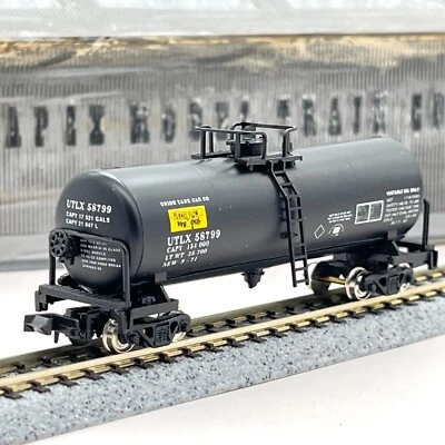 Con-Cor 160105 Vegi Oil'r Funnel Flow Vegetable Oil Tank Car UTLX 58799 N Scale - Image 1 of 4