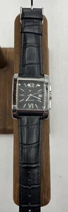 Tommy Hilfiger Herrenuhr 35,5mm x 45,5mm, rechteckiges Gehäuse, schwarzes Lederband - Bild 1 von 6