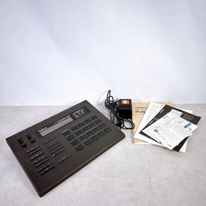Batería Roland R-8 Human Rhythm Composer Negra PCM 58 Tonos Retro Japón - Imagen 1 de 24