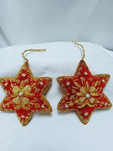 Sudha Pennathur roter Samtstern gold verziert 2 Weihnachtsschmuck Rarität NOS  - Bild 1 von 5