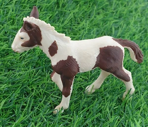 Schleich TINKER Foal Horse Pony Toy 13295 2009 Retired Rare 12 Cm White Brown Vg - Foto 1 di 8