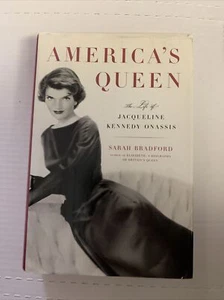 America's Queen : The Life of Jacqueline Kennedy Onassis by Sarah Bradford HCDJ - Picture 1 of 4