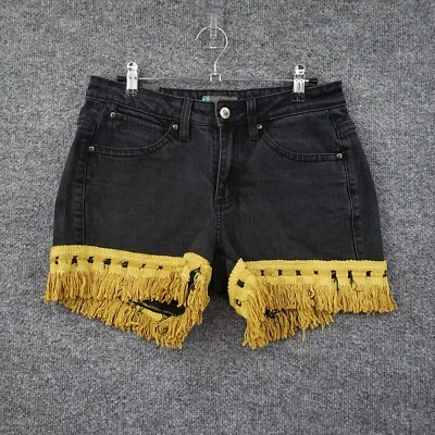 Pantalones cortos Aura Wrangler para mujer 4P Petite negros tiro medio lavado oscuro flecos denim Foto 1 de 4