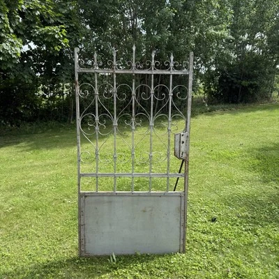 Alter Schmiedeeiserner Zaun + 1 Tür / Gründerzeit  um 1900 / Gesamtlänge 11m - Bild 1 von 4