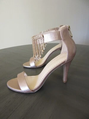 ADRIENNE VITTADINI 金属玫瑰金珠宝背面拉链 8 码露趾高跟鞋 — 第 1/4 张图片