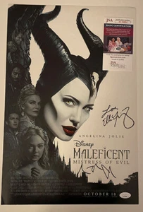 PÓSTER DE MALÉFICA FIRMADO 12X18 ANGELINA JOLIE ELLE FANNING JSA - Imagen 1 de 1