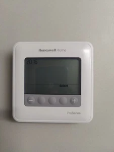 Honeywell T4 Pro Programmable Thermostat - TH4110U2000 - Picture 1 of 6