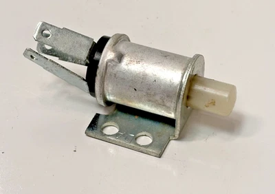 Interruptor de luz de reversa Chevrolet Corvair 1960-1964 transmisión manual de 3 velocidades Foto 1 de 4