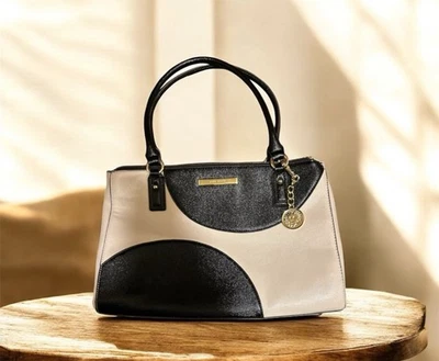 Cartera Anne Klein blanca y negra con interior de lunares ¡4 secciones! Foto 1 de 4