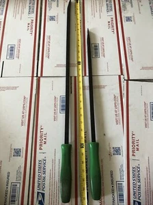 Matco Tools 2 Piece Green Handle Curved & Straight Tip Prybar Set 30” & 24” Nice - Picture 1 of 7