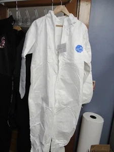 Dupont™ Tyvek® Professional Protective Coveralls- LG sold in sets of 3 - Picture 1 of 9