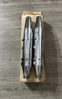 Juego de escape cromado Harley Davidson OEM Softail 64708-08B con caja Foto 1 de 4