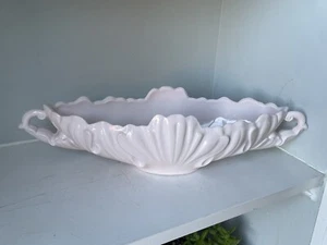 Jeannette Louisa Shell Pink Milk Glass Floral 17" Long Vase Decor 1950s - Imagen 1 de 12