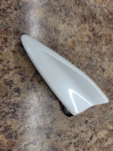 2016 - 2023 MAZDA CX-9 REAR ROOF SHARK FIN ANTENNA MODULE OEM Snowflake White - Picture 1 of 4