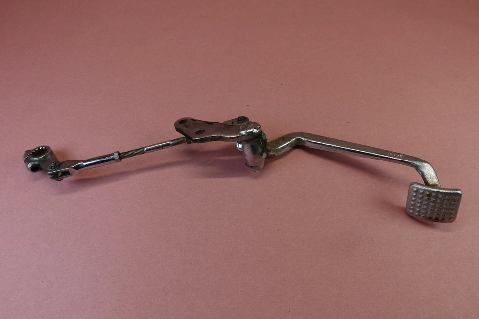 1985 1986 1987 1988 Suzuki Cavalcade 1400 pedal de freno trasero y acoplamiento Foto 1 de 4