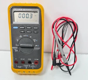 Fluke 83 Multimeter w/ Probe - Picture 1 of 11