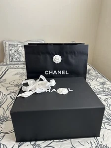 Confezione regalo Chanel. Borsa da grande a XL da buona. Vedi foto per taglia e condizioni. - Foto 1 di 8