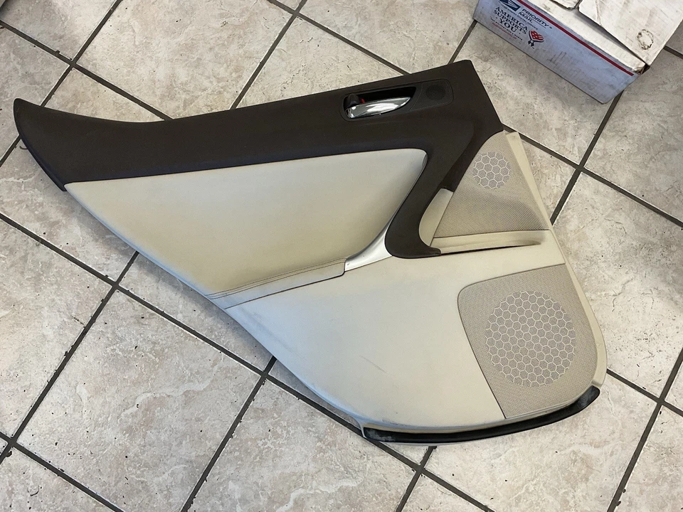 LEXUS IS250 2009 2010 2011 2012 2013 PUERTA TRASERA IZQUIERDA PANEL INTERIOR MOLDURA OEM Foto 1 de 1