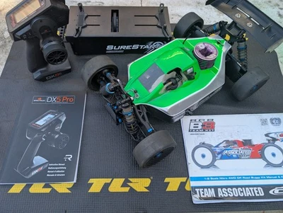Buggy todoterreno Team Associated escala 1/8 RC8B3 Nitro 4x4 Foto 1 de 4